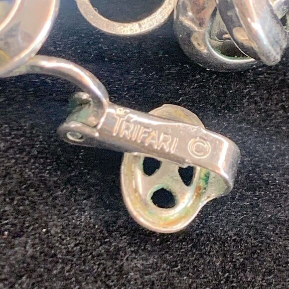 Trifari Metallic Knot Clip On Earrings - Picture 4 of 4